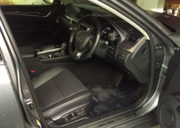 2016 Lexus GS450h front seats